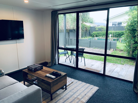 Charming 3-bedroom house with seperate rumpus room or work from home office next to the main house - Photo 1