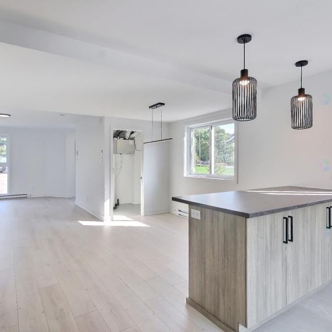 5 1/2 STYLE CONDO SUR 2 NIVEAUX RÉNOVÉ À ST-JÉRÔME - Photo 1