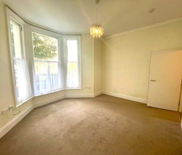 Orchard House, 7 Orchard Gardens, Teignmouth, Devon, TQ14 - Photo 2