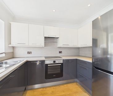 1 bedroom Flat in Simmonds Close, Bracknell - Photo 2
