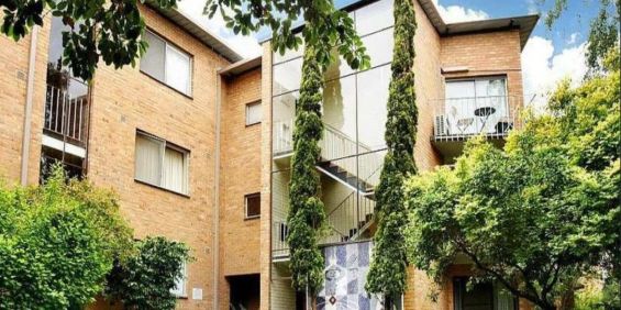 Elegant Apartment Living with Garden Views and Exceptional Convenience - Photo 3