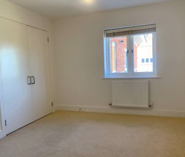 The Clockhouse, Beaconsfield Road, Farnham Common, Berkshire,SL2 - Photo 6