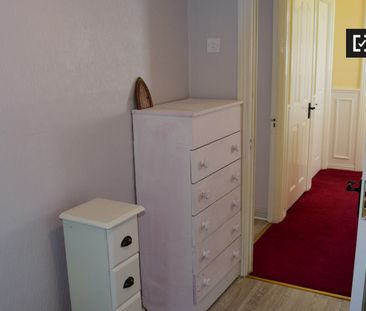 Great room in 3-bedroom apartment in Tallaght, Dublin - Photo 1