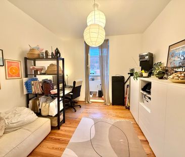 Wunderschöne DG-Altbauwohnung mit Balkon in der Weststadt - Photo 1