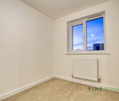 3 BEDROOM House - Detached - Photo 3