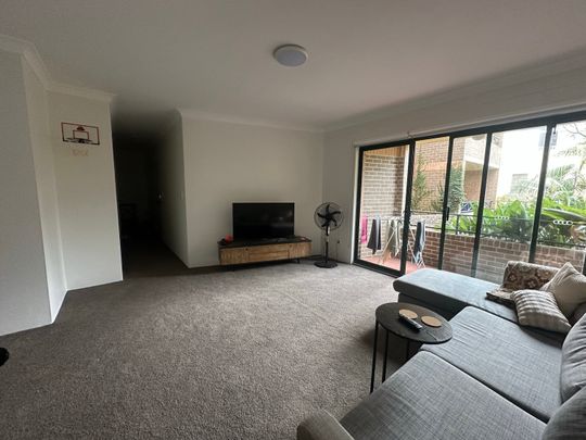Chippendale - Photo 1