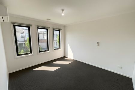 Spacious Family Home with Three Living Areas & 6.6kW Solar Panels! - Photo 3