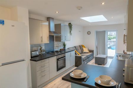 1 bedroom in a house share to rent - Photo 3