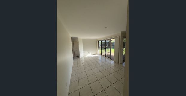 Beautiful 4 Bedroom Home in the Kalkie! - Photo 1