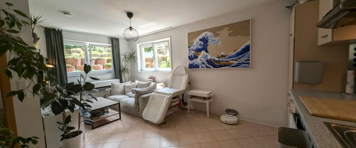 Gepflegte 2-Zimmer-Souterrain-Wohnung in ruhiger Lage mit Stellplatz - Foto 1