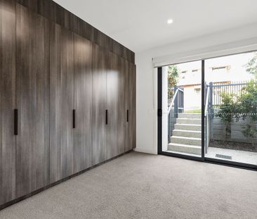 "Stylish and Convenient Living in Prime Preston Location: Modern 3-... - Photo 2