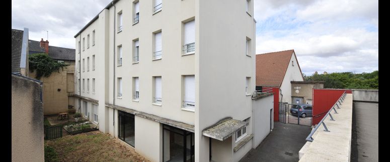 Location Appartement 4 pièces 79 m² Issoudun - Photo 1