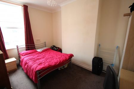 3 Bed - Quarry Mount Terrace , Woodhouse , Leeds - Photo 3
