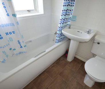 3 bedroom semi-detached house to rent - Photo 6