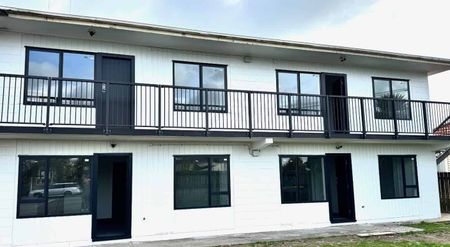 Fully Renovated Apartment - Photo 3