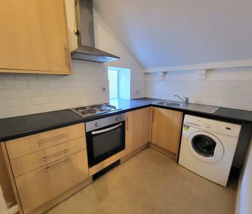 2 bedroom apartment to let - Photo 2