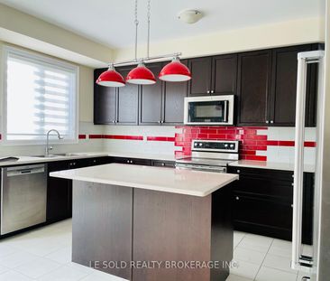 Detached Home For Lease | X8113152 - Photo 4