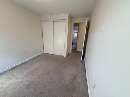 For Lease - 269 Dunsmore Lane, Barrie, Ontario - Photo 2