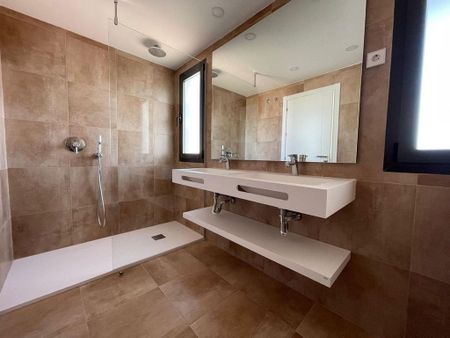 2 bedroom luxury penthouse for rent in Estepona, Spain - Photo 5