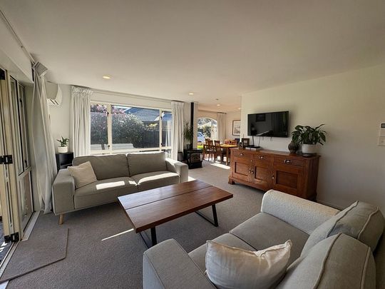 Light, Sunny, Warm and Quiet! - Photo 1