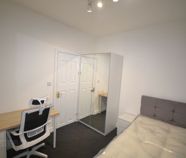 6 bed Semi-Detached House for Rent - Photo 4