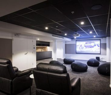 Prime Location Studio Apartment - Fully Furnished! - Photo 2