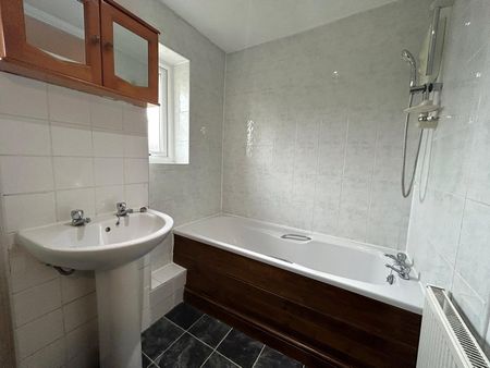 3 bedroom House in Shepherds Lane, Bracknell - Photo 3