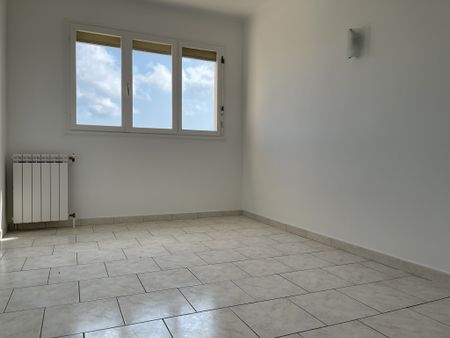 Location Appartement 3 pièces 57m² ANTIBES 06600 - Photo 3