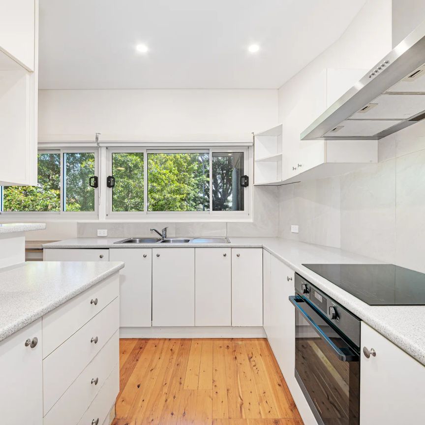 Stunning One Bedroom Home in Ultra-Convenient Location - Photo 1