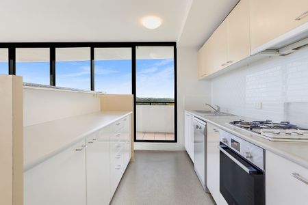 Stunningly Spacious Apartment Set in an Exclusive Complex - Photo 2