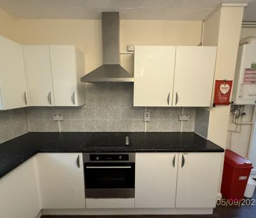 4 bedroom terraced house to rent - Photo 3