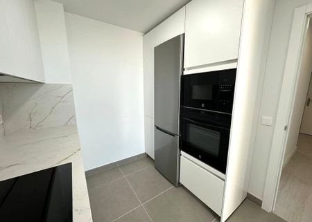 3 room luxury penthouse for rent in Estepona, Andalusia - Photo 3