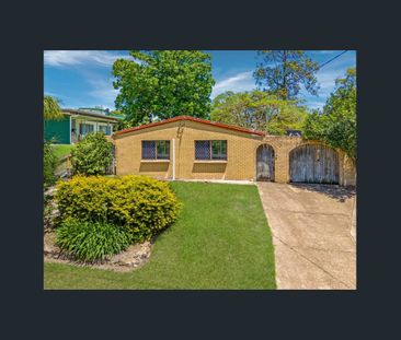 Spacious 4-Bedroom Family Home with Modern Comforts - Photo 1