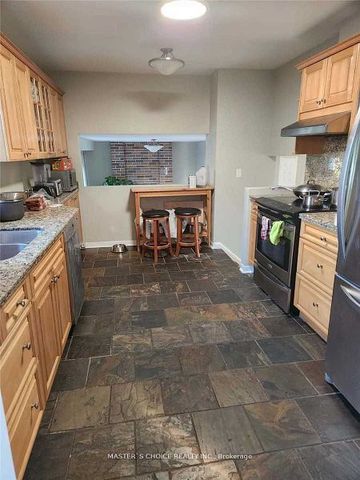 For Lease - 2574 Oak Row Crescent, Mississauga, Ontario - Photo 2