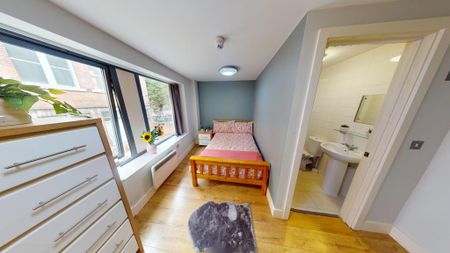 4 bedroom flat to rent - Photo 2