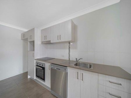 Modern 1-Bedroom Unit in Secure Complex Available 27/10/2026 - Photo 4