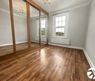 2 bedroom end of terrace house to rent - Photo 4