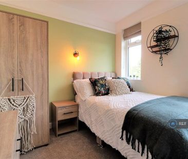 1 bedroom in a house share to rent - Photo 6