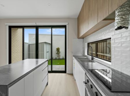 Modern Townhouse in Prime Pascoe Vale Location - Photo 4