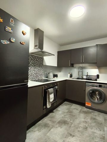 £1,000 PCM, Two Bedroom, Two Bathroom Apartment with Allocated Parking in Moorhead Close, Splott, Cardiff, CF24 5FB - Photo 3