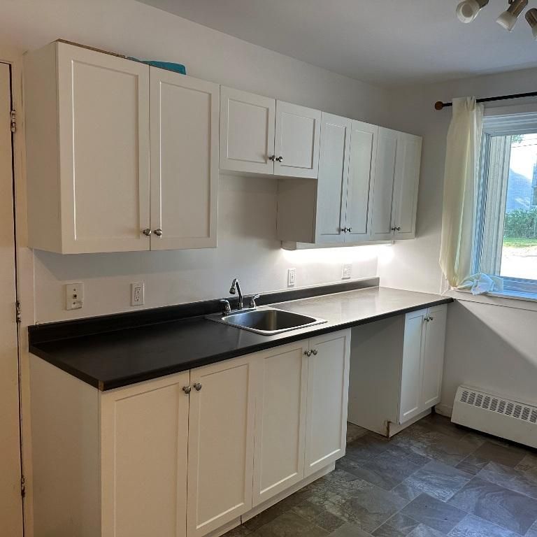 Appartement 5 1/2 demi sous-sol très bien situé à Ste-Foy disponible le 1e novembre 2025 - Photo 1