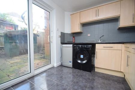3 bedroom house - end terrace - Photo 5