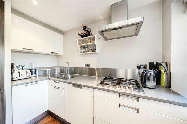 Coleshill Road, Teddington, TW11 - Photo 1