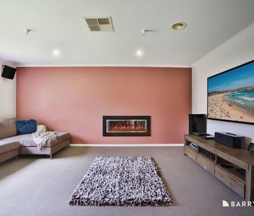 Comfort, Space & Convenience in the Heart of Pakenham - Photo 2