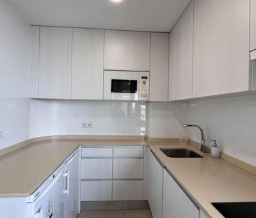 2 room luxury penthouse for rent in Madrid, Spain - Photo 4