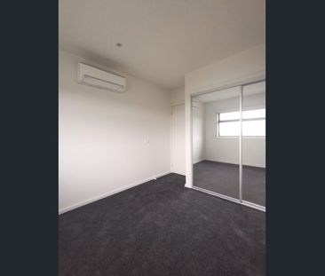 Modern Townhouse With Perfect Location! - Photo 5