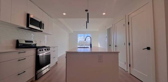 LANGLEY – 1 BEDROOM, 1 BATHROOM CONDO - Photo 2