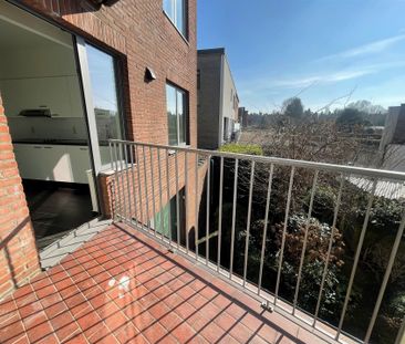 Ruim en lichtrijk 2-slaapkamerappartement met terras in Mortsel! - Foto 4