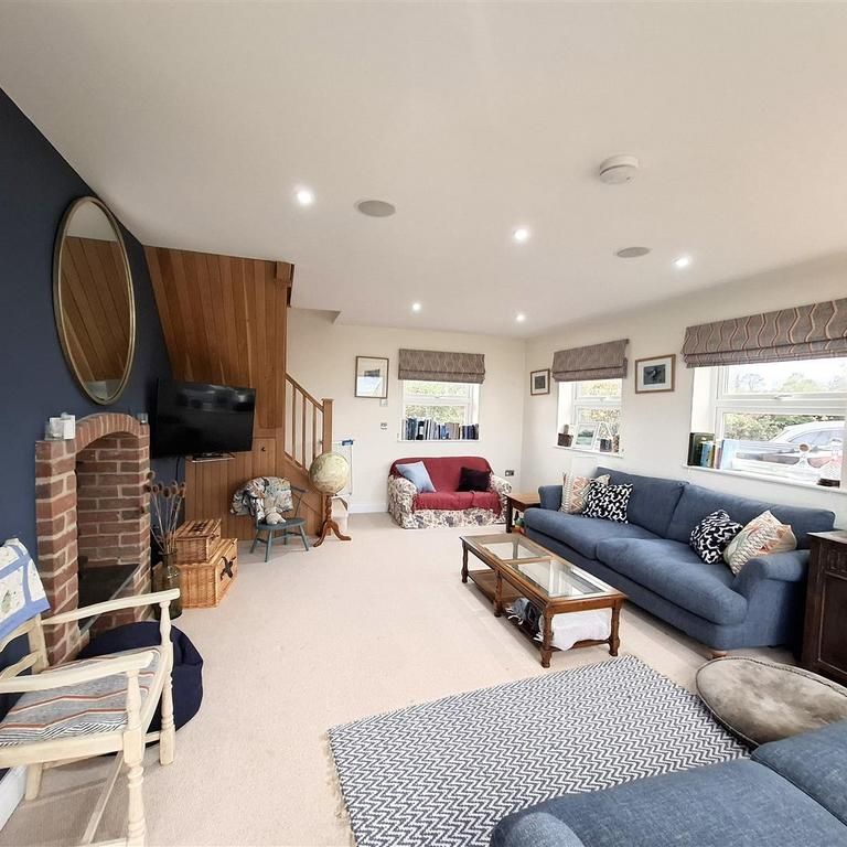 4 bedroom detached house to rent - Photo 1