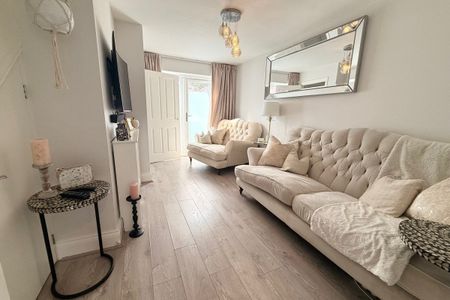 Spruce Square - Photo 2